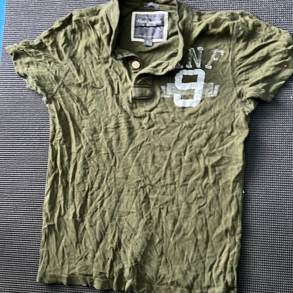 Nice polo comes from a smoke-free, pet-free house